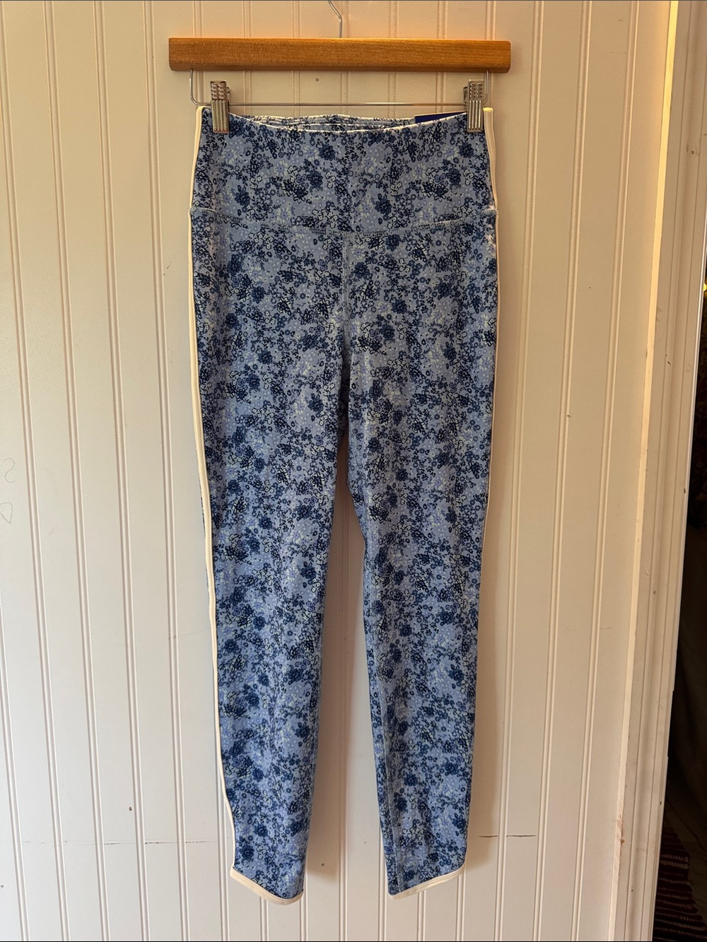 JoyLab Blue Floral Leggings with White Side Trim